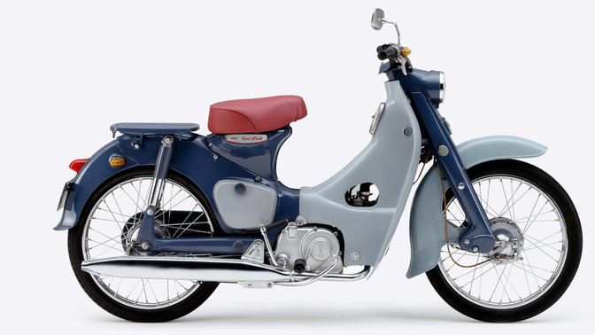Vue latérale du modèle Super Cub.